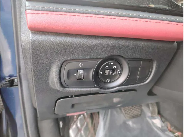 Car image 34