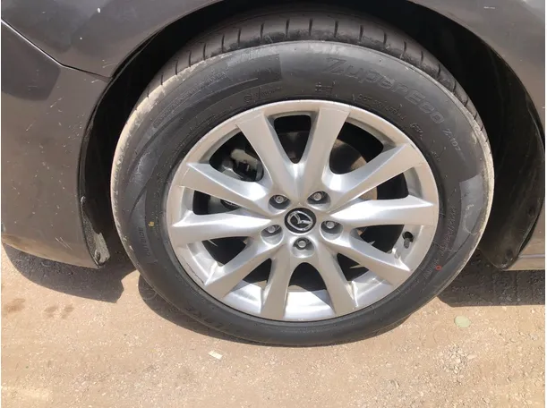 Car image 10