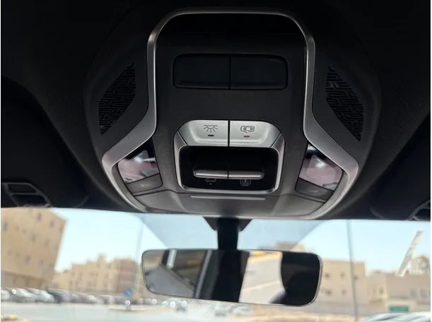 Car image 23