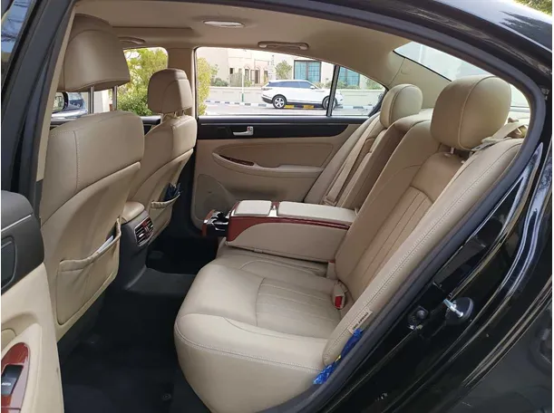 Car image 13