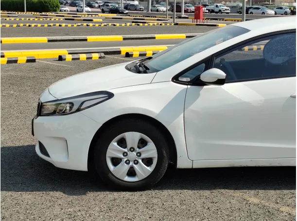 Car image 9