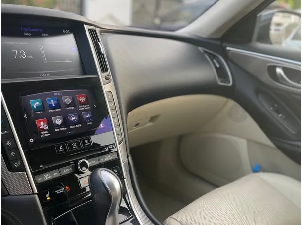 Car image 10