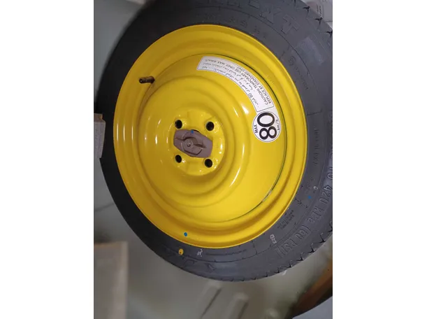 Car image 24