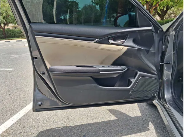 Car image 10