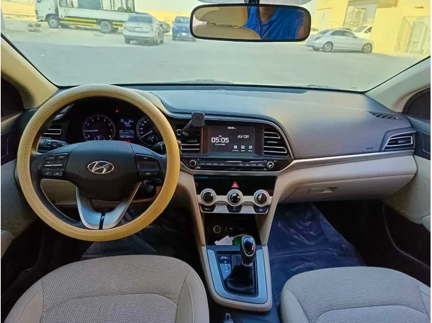 Car image 19