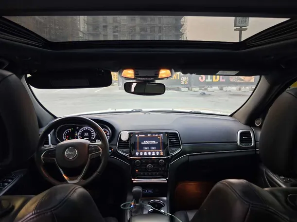 Car image 14