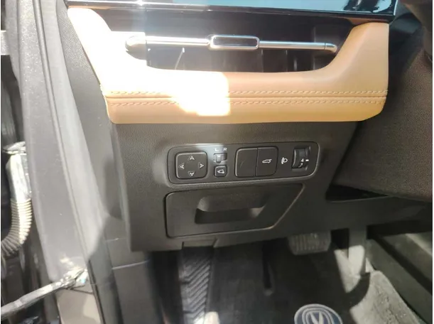 Car image 43