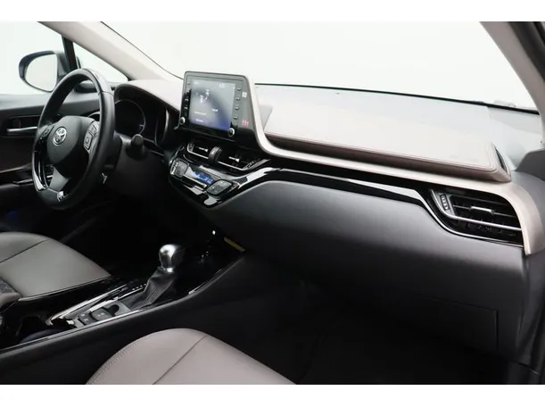 Car image 10