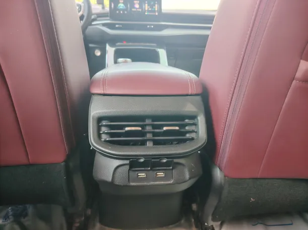 Car image 26
