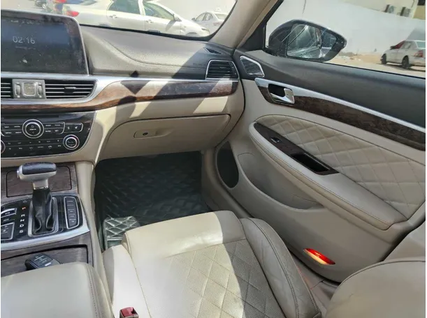 Car image 24