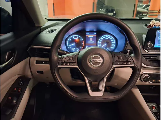 Car image 19