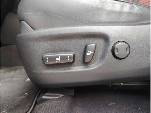 Car image 30