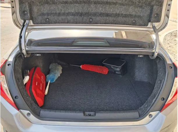 Car image 18