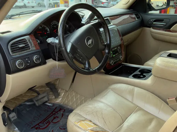 Car image 12