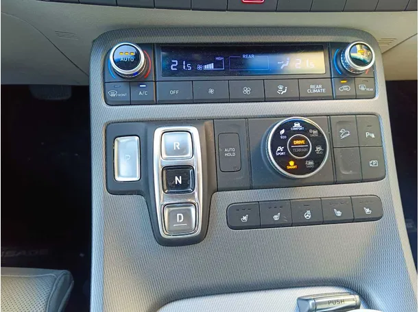 Car image 24