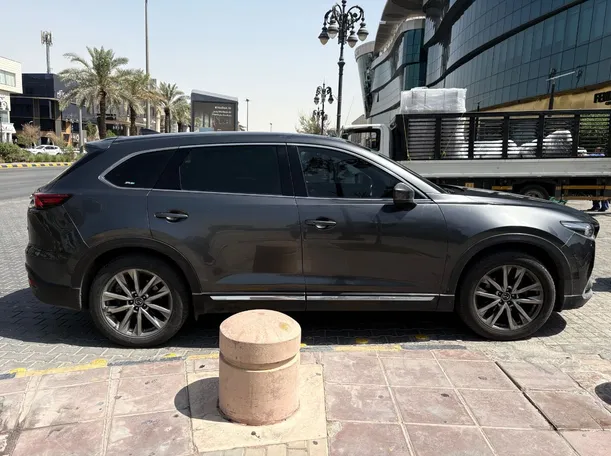 Car image 4