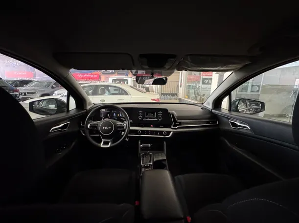 Car image 9