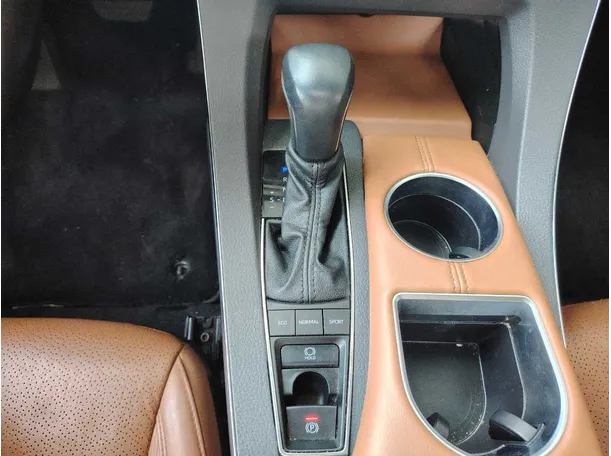 Car image 26