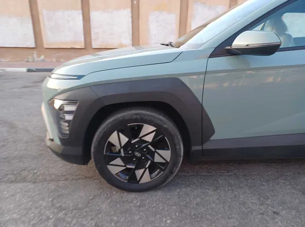 Car image 9