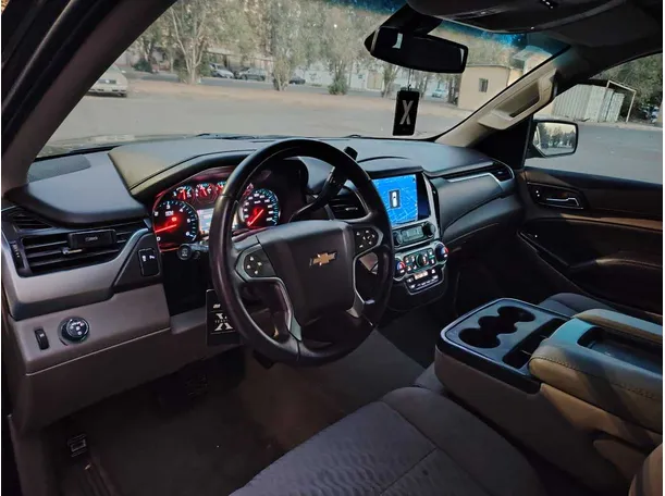 Car image 13