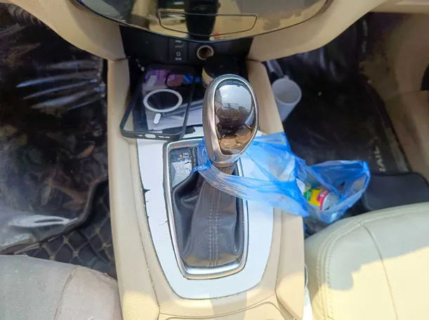 Car image 19