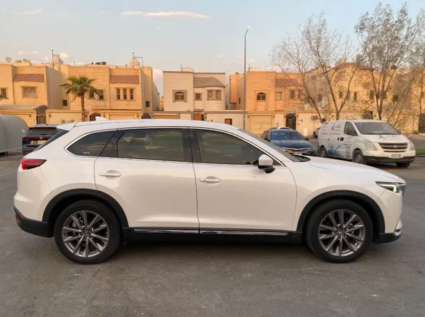 Car image 4