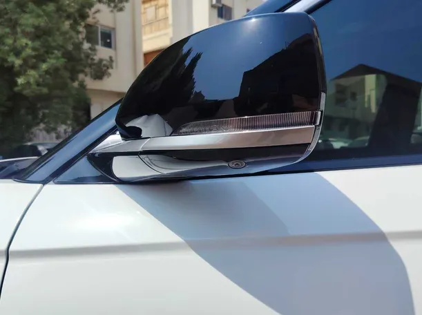 Car image 30