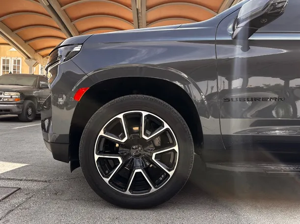 Car image 9