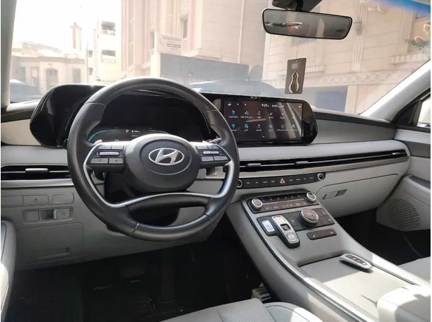 Car image 28