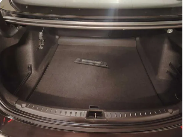 Car image 32