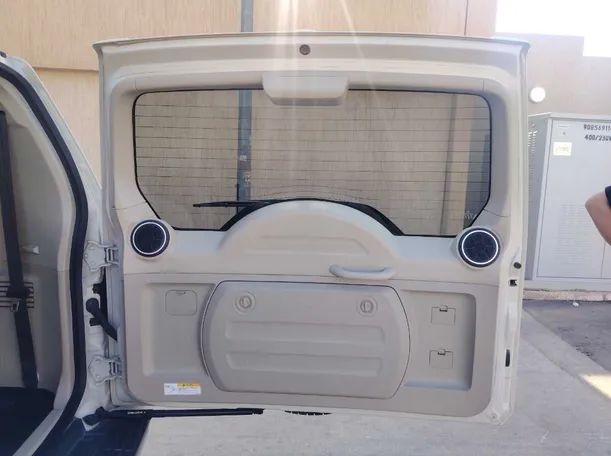Car image 32