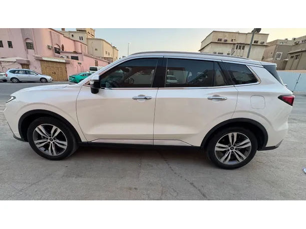 Car image 8