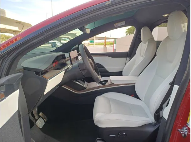 Car image 12