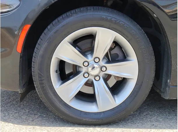 Car image 10