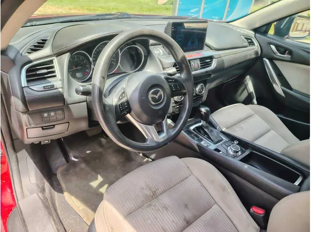 Car image 14