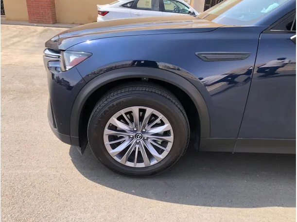 Car image 9