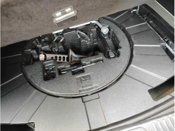 Car image 30