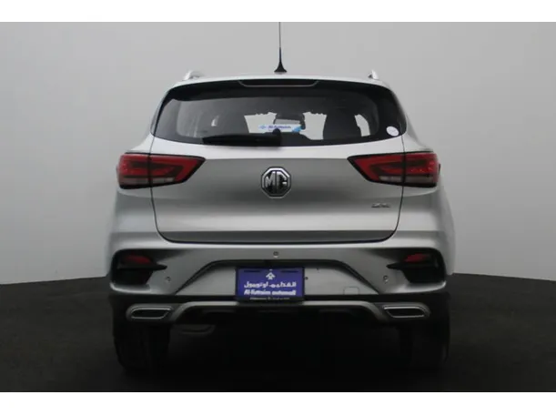 Car image 12