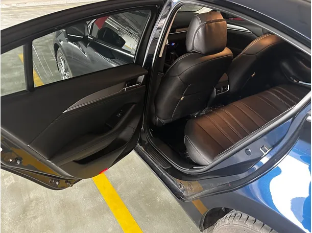Car image 13