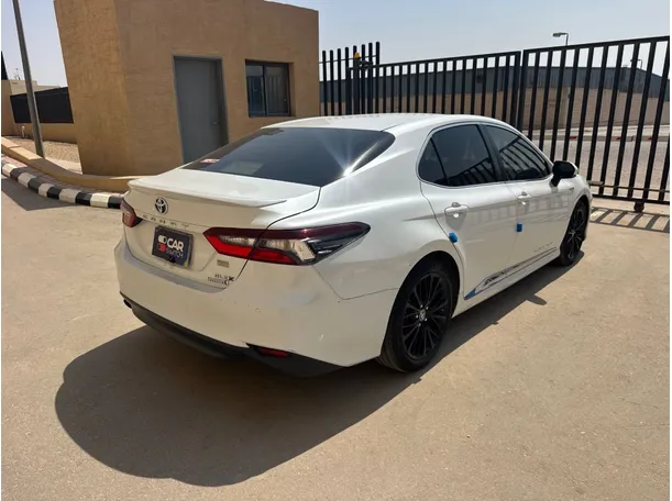 Car image 5