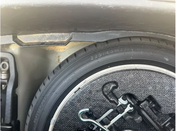 Car image 19