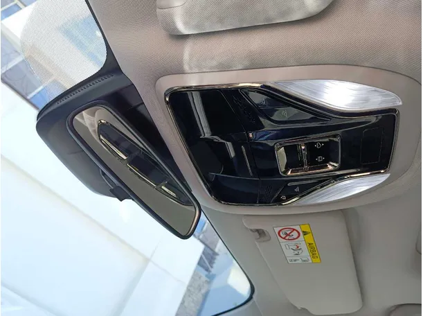 Car image 27