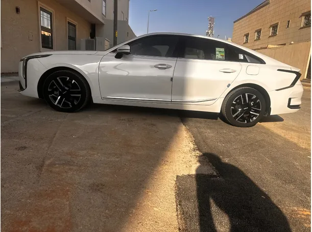 Car image 8