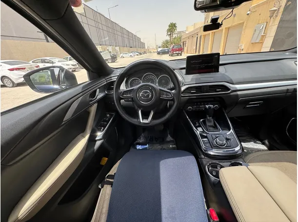 Car image 16