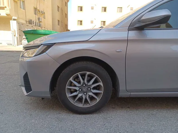 Car image 9