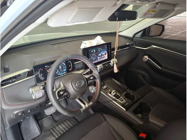 Car image 11