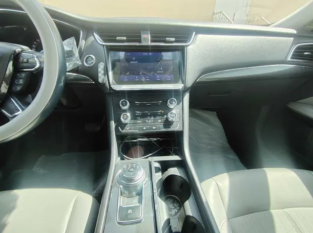 Car image 18