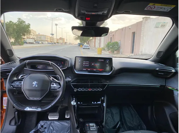 Car image 14