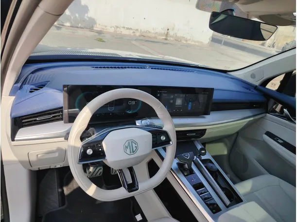 Car image 13