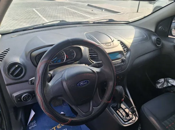 Car image 11
